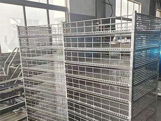 Water spray retort trays